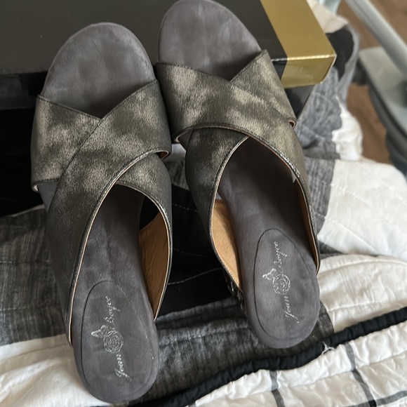 Joan Boyce Fancy Sandals NWOT - Picture 5 of 7